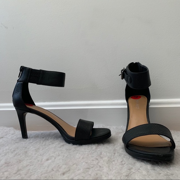 Nine West buckle heels - Picture 2 of 7